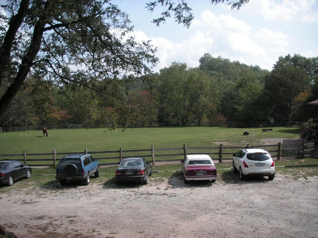 Arrowmont Stables & Cabins Cullowhee Exterior foto